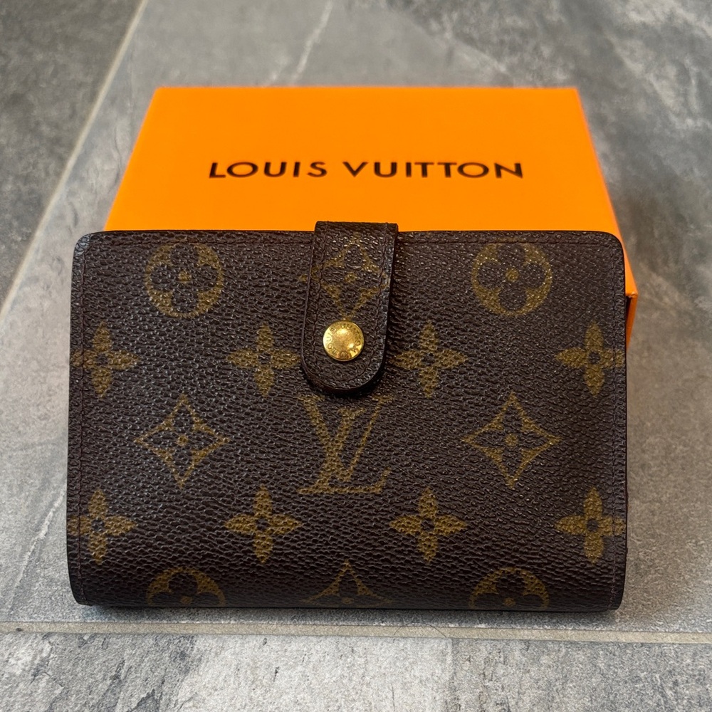 Louis Vuitton Monogram Key Holder in Brown and Gold